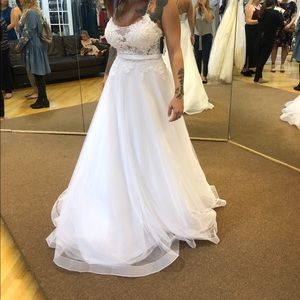 Never worn A line wedding dress